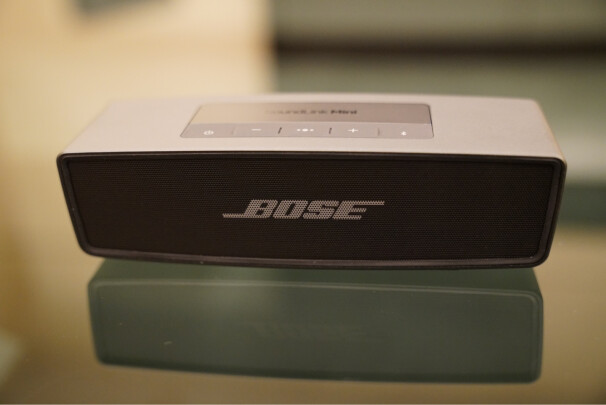 Bose SoundLinkmini靠谱吗，低音沉不沉？低音强劲吗？