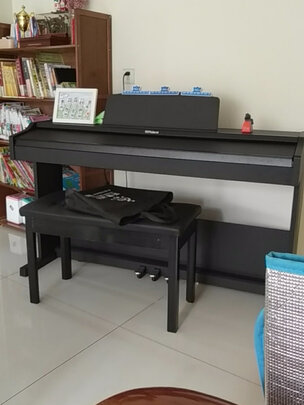 %title插图%num Roland罗兰电钢琴RP30/RP102/RP501/RP701成人儿童家用立式88键重锤电子钢琴 RP30玫瑰木色+全套礼包