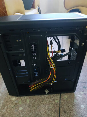 %title插图%num Tt(Thermaltake)启航者S5 机箱电源套装台式机电脑主机(含300W电源/支持240水冷排/支持长显卡/游戏机箱)