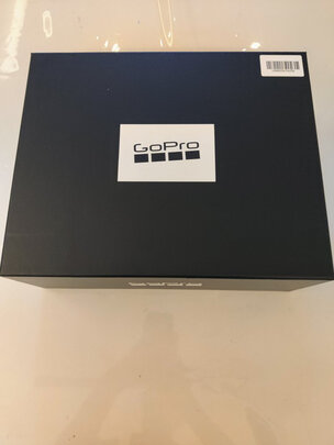 %title插图%num GoPro HERO10 Black 运动相机 Vlog摄像机 防水自拍续航礼盒(单机+三向自拍杆+双充+单电池+64G内存卡)