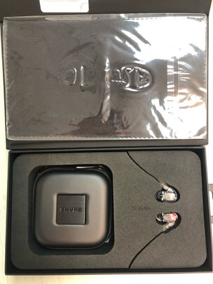 打听下舒尔耳机怎么样？用后一周想摔了是吗？