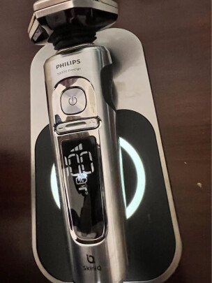 %title插图%num 飞利浦(PHILIPS)电动剃须刀SkinIQ蜂巢9系智能光感刮胡刀S9936 男士礼物【配无线清洁中心】【敏感肌适用】