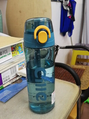 塑料水杯