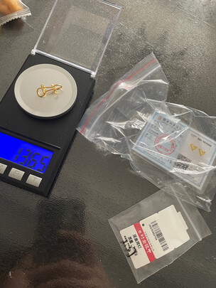 黄金耳钉