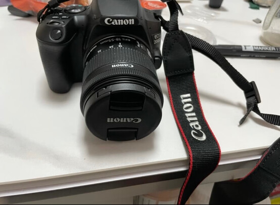 佳能（Canon）EOS 200D II 200D2 迷你单反相机 18-55标准变焦镜头套装 黑色（ 约2410万像素/4K短片）