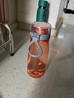 运动水杯
