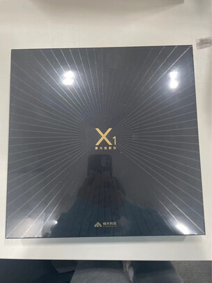 峰米 X1 激光投影仪家用轻薄便携投影机（激光光源 无感对焦 画幕对齐 自动梯形校正 内置大容量电池）