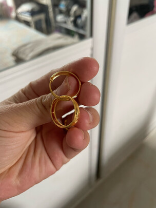黄金耳钉