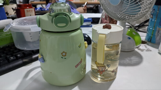 玻璃杯
