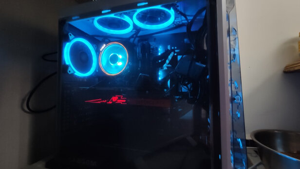%title插图%num 艾湃电竞(Apexgaming)AJ-850M 额定850W 全模组电源旗舰型 80PLUS金牌 全日系电容 智能启停 10年换新