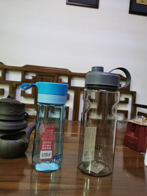 塑料水杯