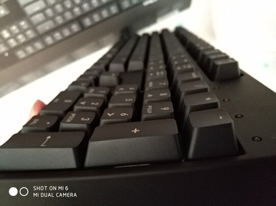 酷冷至尊SGK-4035-KKCM1-US与CHERRY MX Board 1.0 TKL区别很大吗?哪个做工更加好
