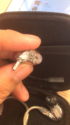 打听下舒尔耳机怎么样？用后一周想摔了是吗？