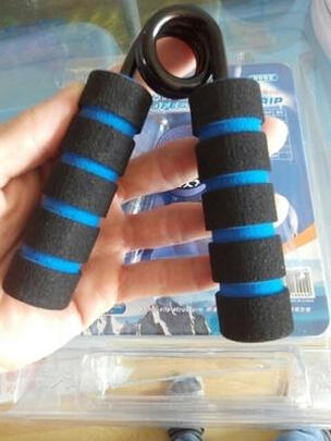 握力器