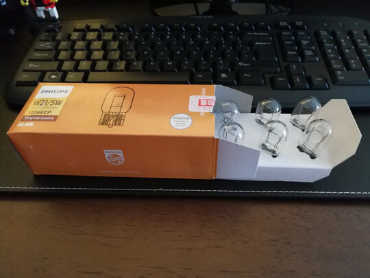 汽车灯泡