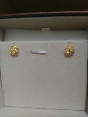 黄金耳钉
