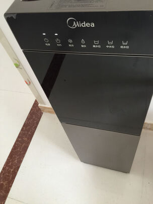 饮水机