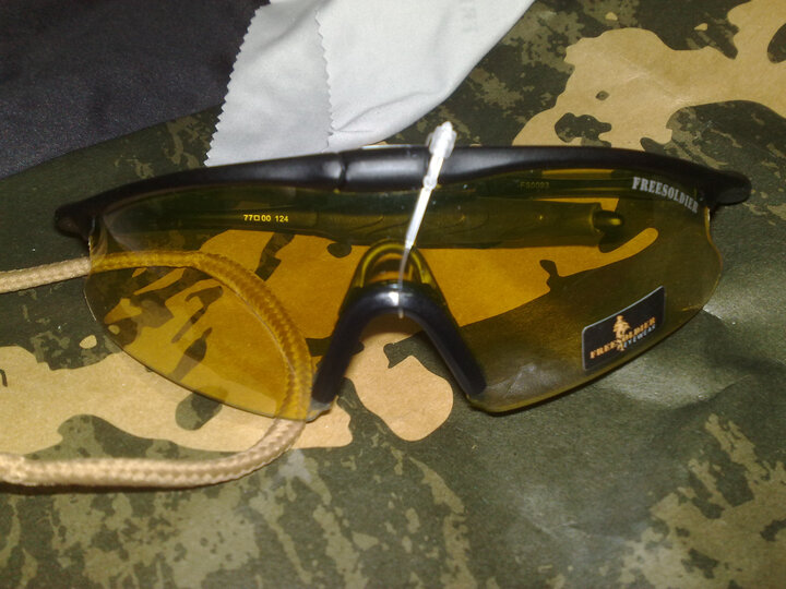 户外太阳镜 骑行运动眼镜 美军射击军演镜 黄色--不错 很满意