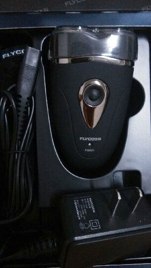 飞科(flyco)fs821全身水洗充电式双刀头电动剃须刀(黑色)--比较价廉的