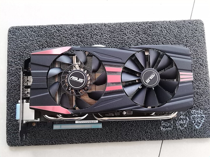 华硕圣骑士gtx780ti-dc2oc-3gd5:"买回来 才发现很大一块 小幻影都
