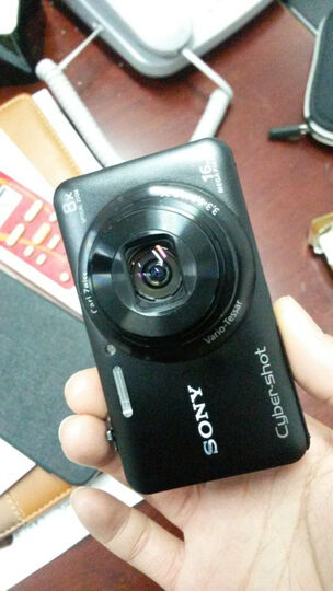 索尼wx60:"挺好的,这个相机挺小巧的,跟鼠标差不多大,像素还可以,工地