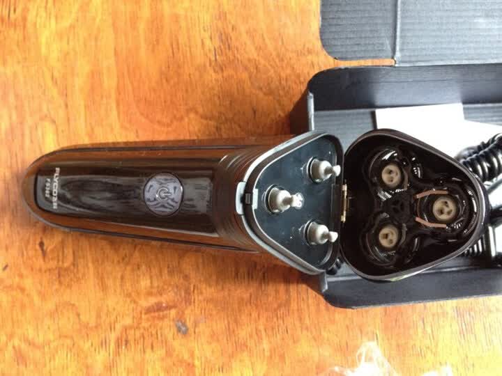 飞科(flyco)fs362充电式三刀头电动剃须刀炫酷造型 时尚蓝黑--便宜但