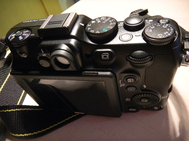 尼康(nikon) coolpix p7100 数码相机 黑色(1009万像素 3英寸可翻转屏