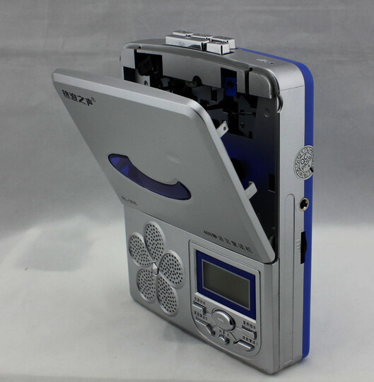 复读机音质真的很好,磁带播放并没有杂音.