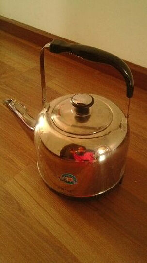 够用,不能鸣笛,每天给儿子烧洗澡水