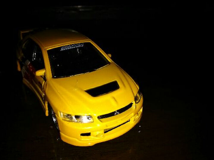 伶俐宝合金车模型 1:50 三菱ev09合金车 声光回力 颜色随机--做工一搬