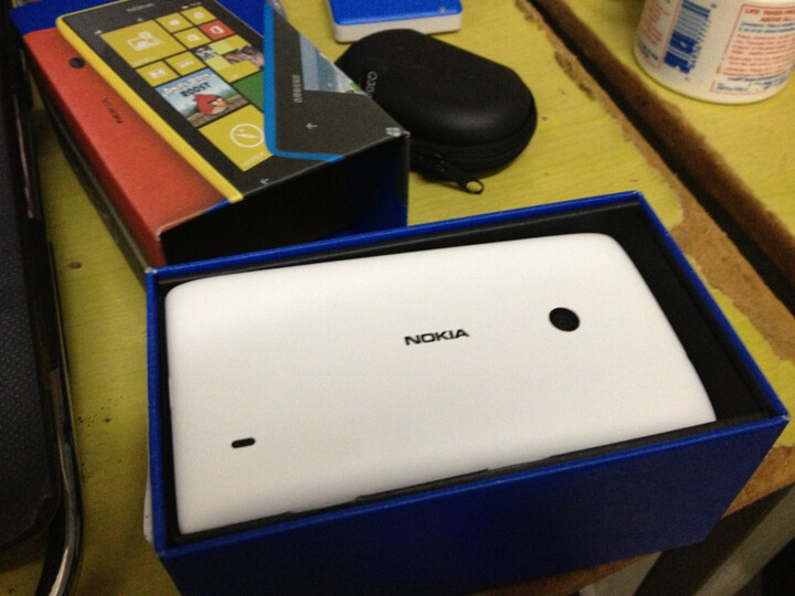 诺基亚(nokia)lumia 520 3g手机(柔白)wcdma/gsm--安卓肾机用过来一遍