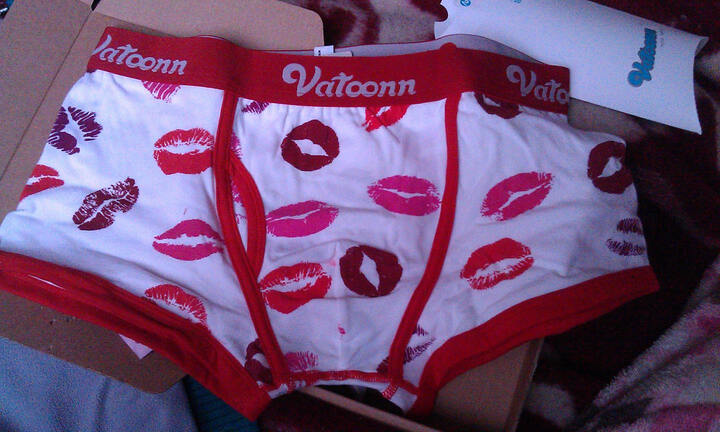 【跨年大促销】vatoonn花佃品色烈焰红唇男士平角内裤 低腰女内裤 红