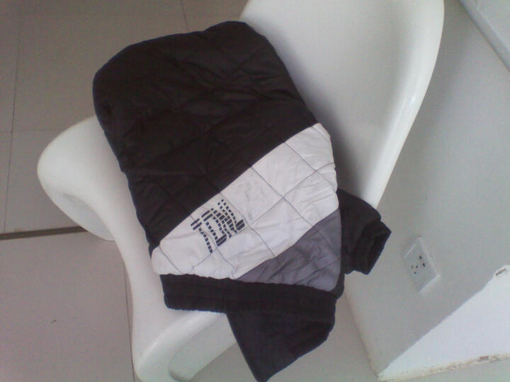 衣服不错哦,看看吧!包装有点简陋!