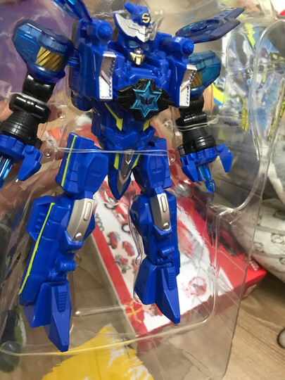 奥迪双钻巨神机器人:"这款蓝色的非常得好,孩子很喜欢收到之后就开始