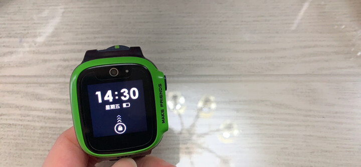 小天才xtc z1s:"主要功能:打电话,定位,微聊,拍照,小度续航能力:按