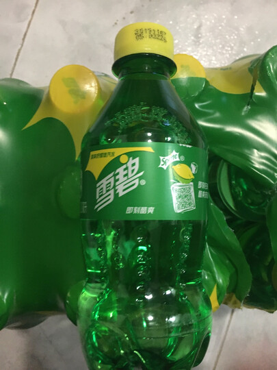 可口可乐(coca-cola):"小瓶子的饮料?,携带方便,出门饮用很实在.老牌