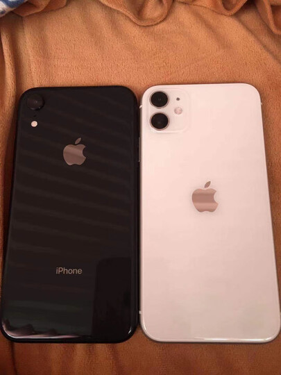 两部都是在你家买的,黑色用几个月,一切正常.