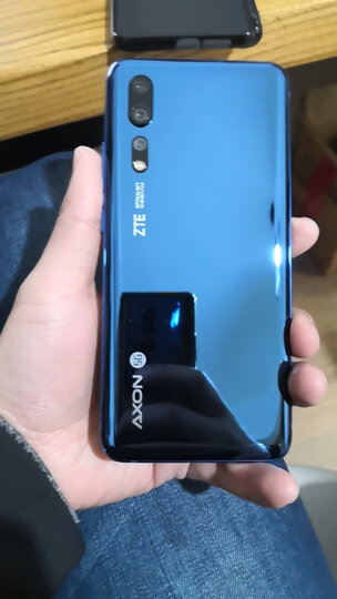中兴中兴天机axon 10 pro:"外形外观:漂亮运行速度:极快屏幕音效:清晰