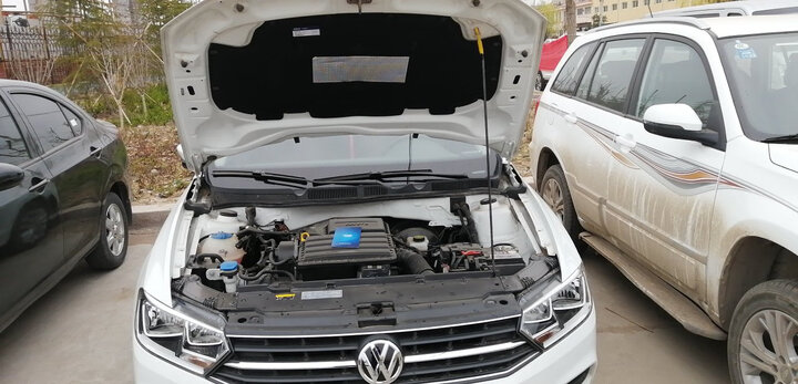 大众新宝来传奇途岳桑塔纳捷达vs5vs7va3经典朗逸polo发动机引擎盖前