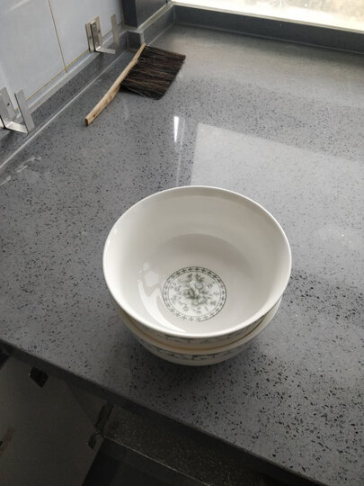 碗很大,北方人吃面够.