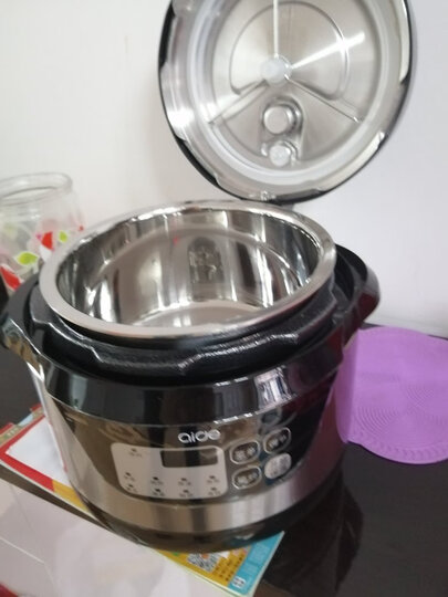 爱德(aide):"非常好,材质也非常好,304白钢内胆特厚,比任何锅都厚