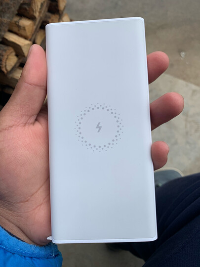 小米小米无线充电宝 青春版 10000mah 白色:"做工质感:拿起来很舒适