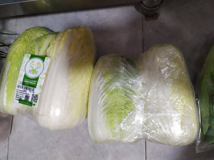 绿鲜知三宝白菜:"此款为精品三宝白菜,单独塑封包装,价格肯定比一般