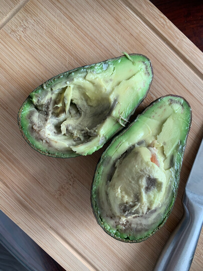 虽然我的牛油果坏了 .