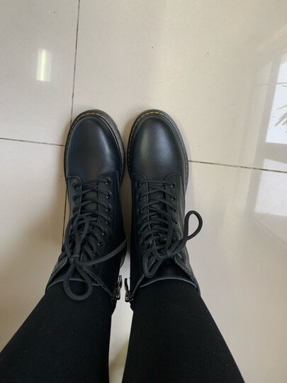 很喜欢,显脚瘦!质量很好,送货速度很快