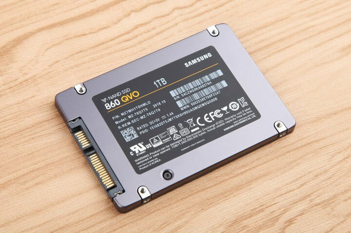 三星mz-76q1t0b:"给家里的戴尔游匣7559笔记本升级内存,759本身带的是