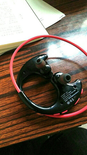 纽曼q10:"这款产品其实还行,但是耳机里有滋滋滋滋的电流声,问客服