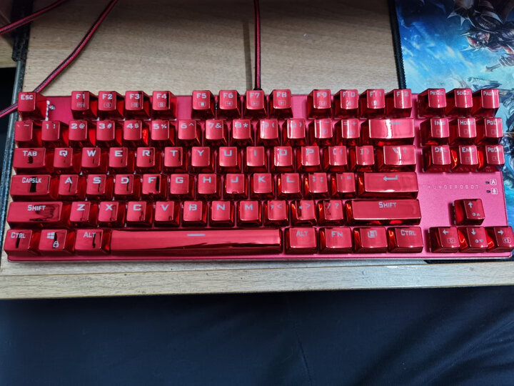 雷神(thunderobot)雷神k75/750:"红彤彤的,绝对是可以亮瞎你的钛合金*