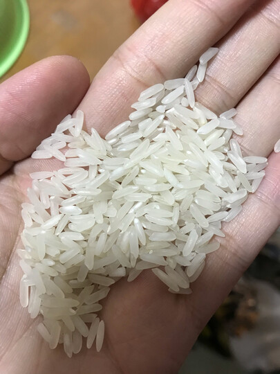 特价买了两包米,一包.