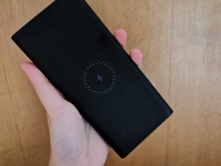 小米小米无线充电宝 青春版 10000mah 黑色:"做工质感:磨砂质感,很